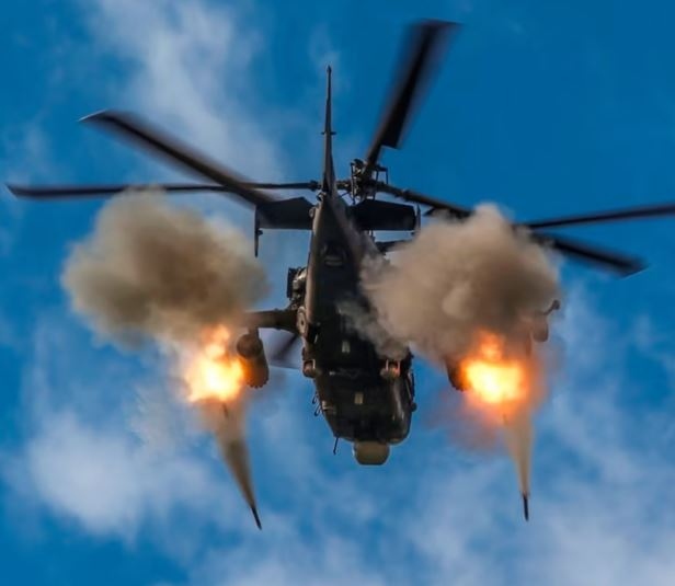 Trực thăng Nga phóng "tên lửa sát thủ" Vikhr làm nổ tung xe bọc thép Ukraine